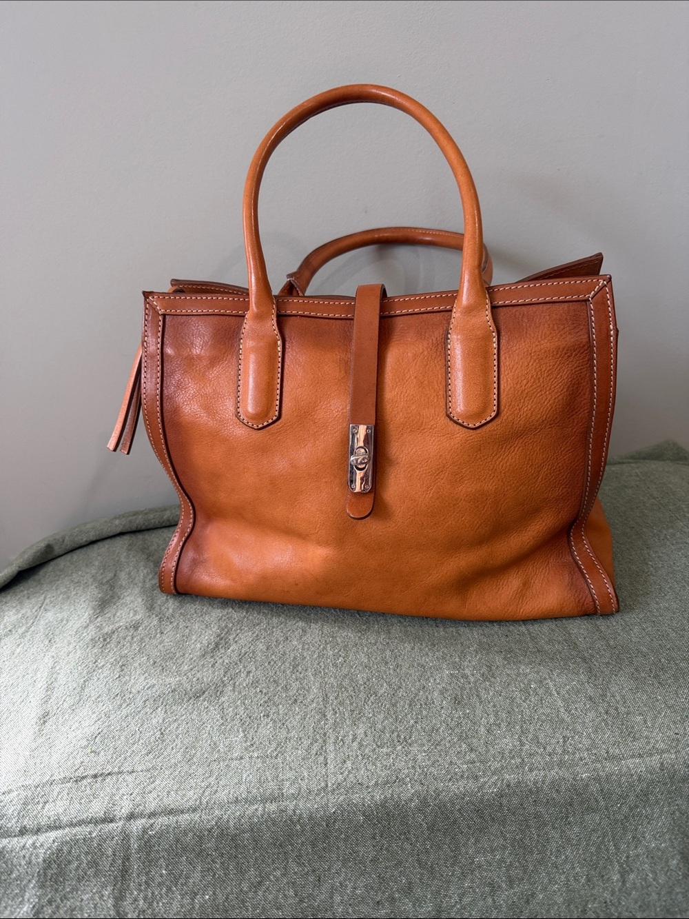 Classic Leather Tote Bag in Cognac